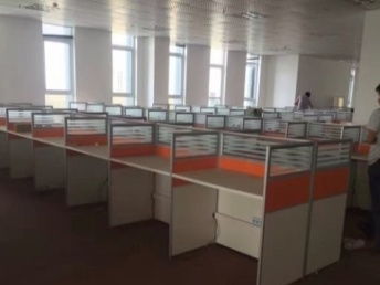 200余工位桌低價轉讓，僅需120元，助力武漢企業降本增效